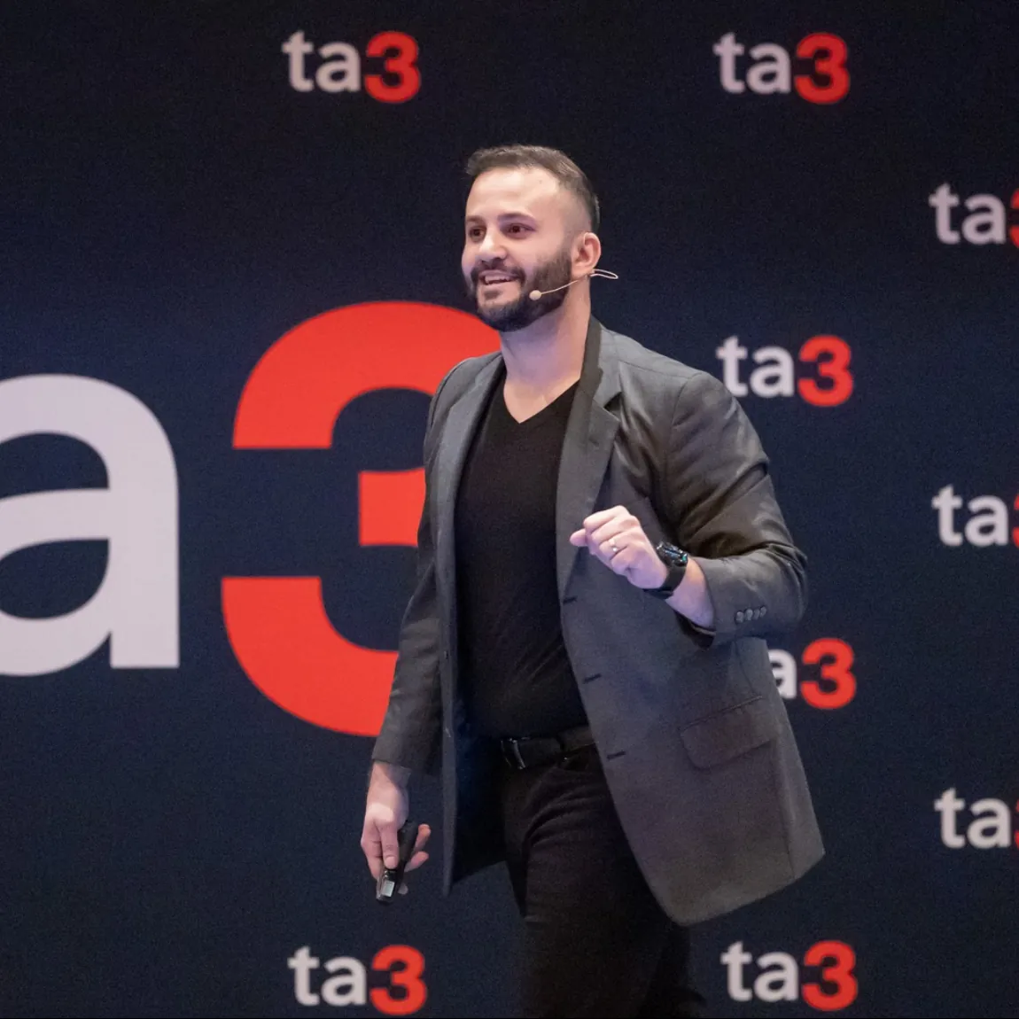 Eddy Bahnam leading a sales workshop or speaking event, photo 6
